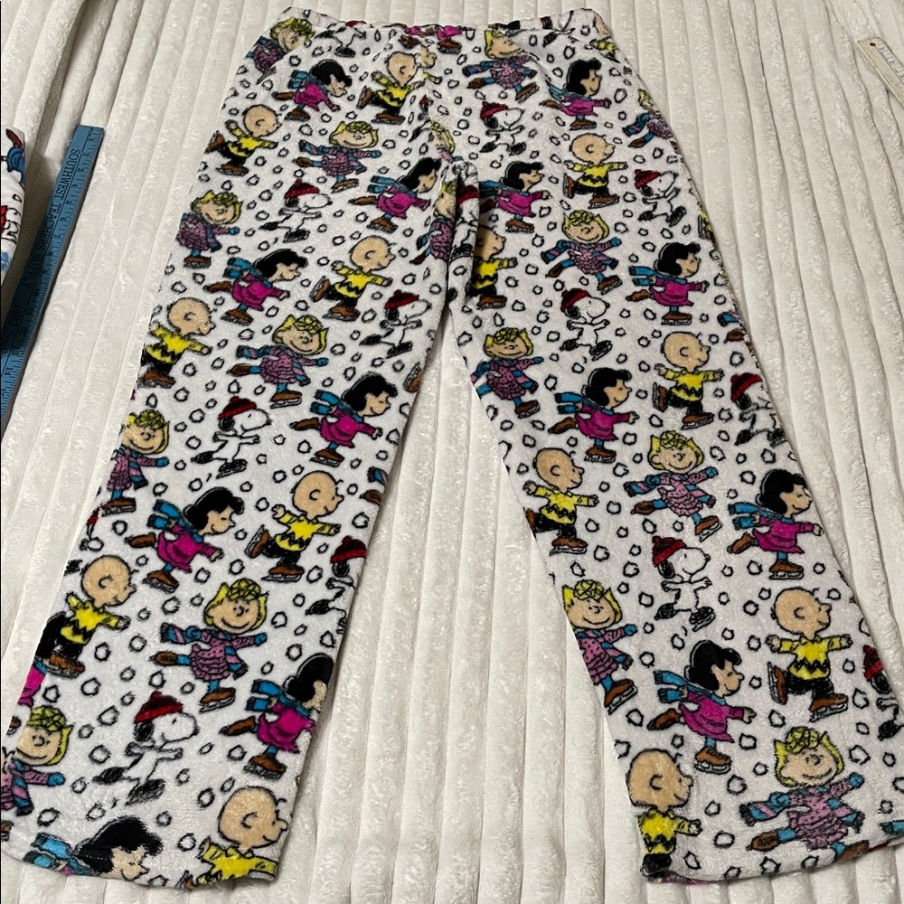 Peanuts Snoopy Ice Skating Winter Theme Pajama Pants | Size Large - Picture 4 of 5